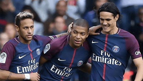 巴萨出球端 巴萨出球端